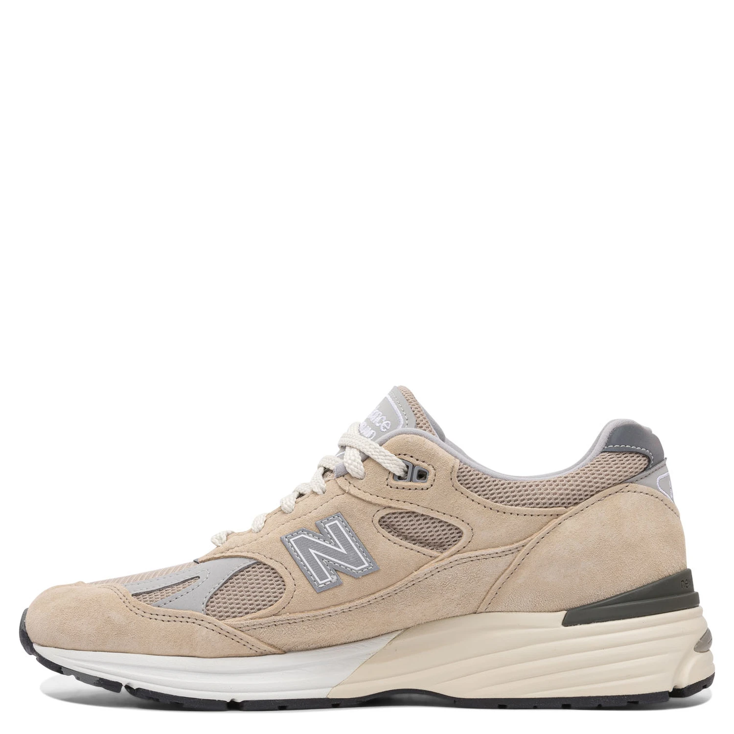 "Elevated Essentials Made in UK991V2" Sneakers