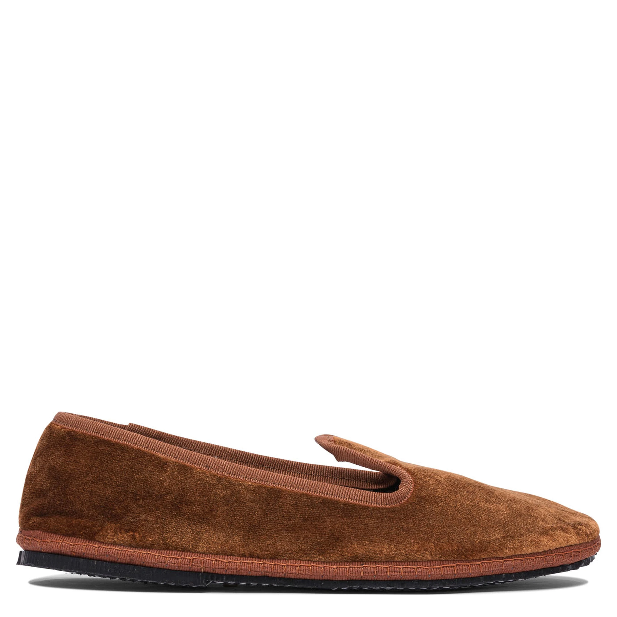 أحذية بدون كعب ونعال