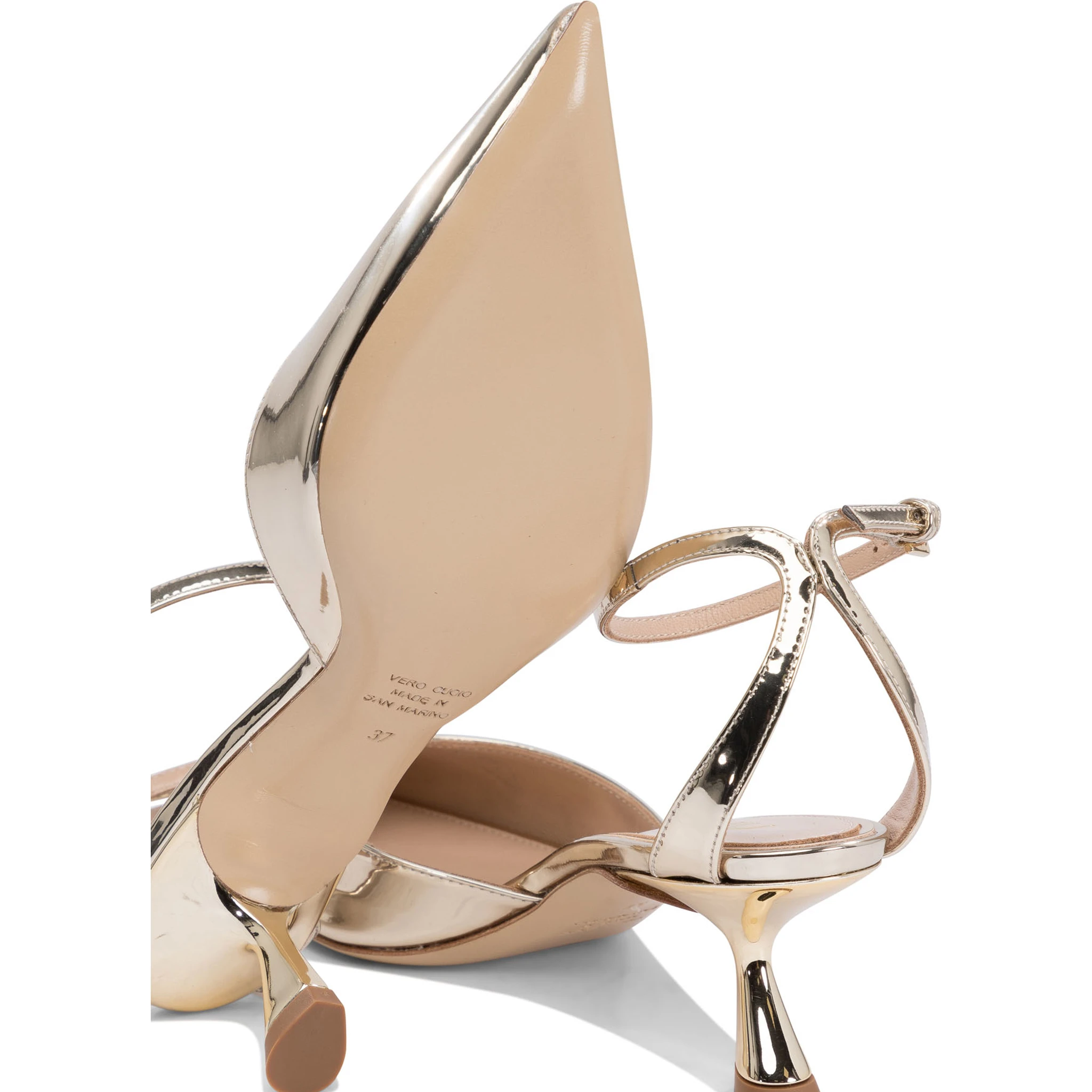 Heeled shoes