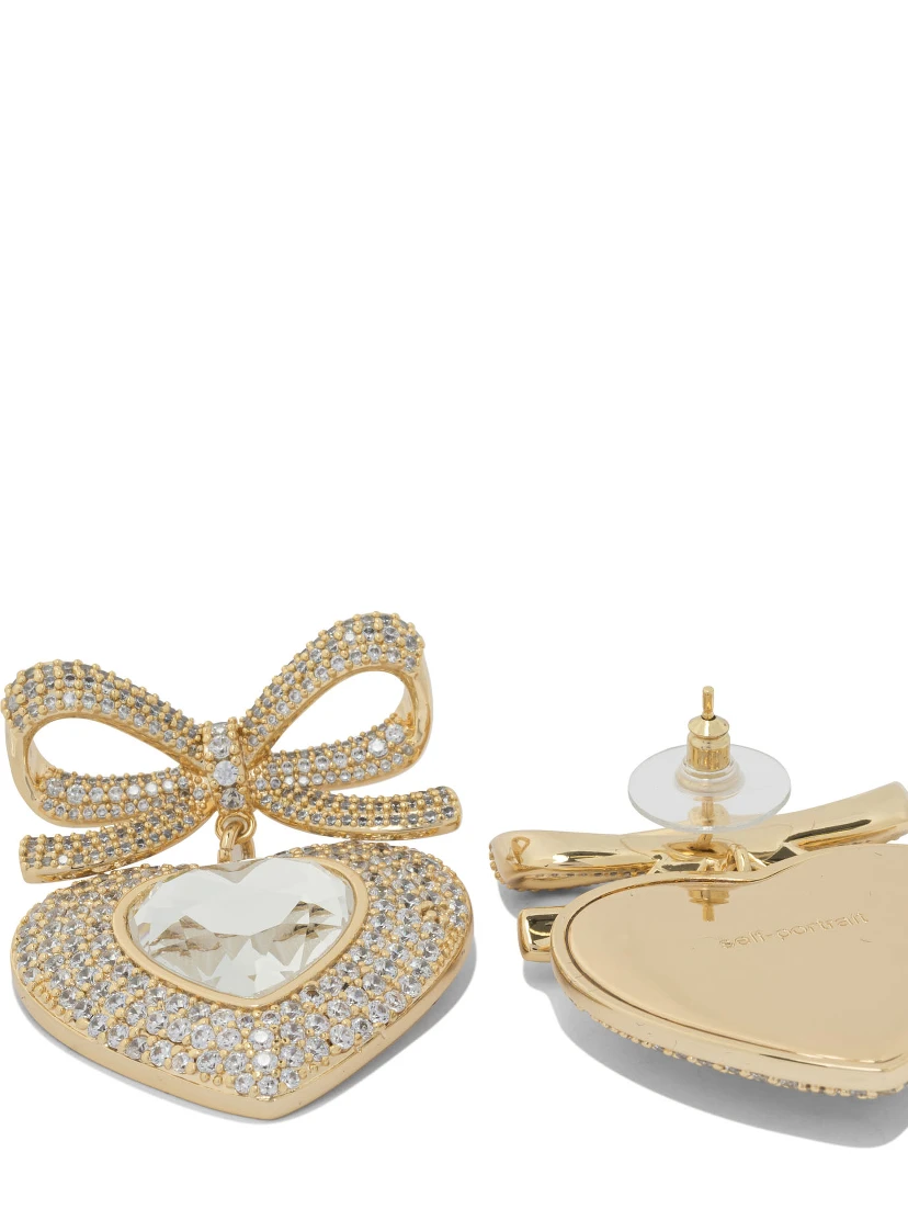 أقراط على شكل قلب مزينة بفيونكة