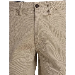 شورت تشينو مطاطي بقصة مستقيمة