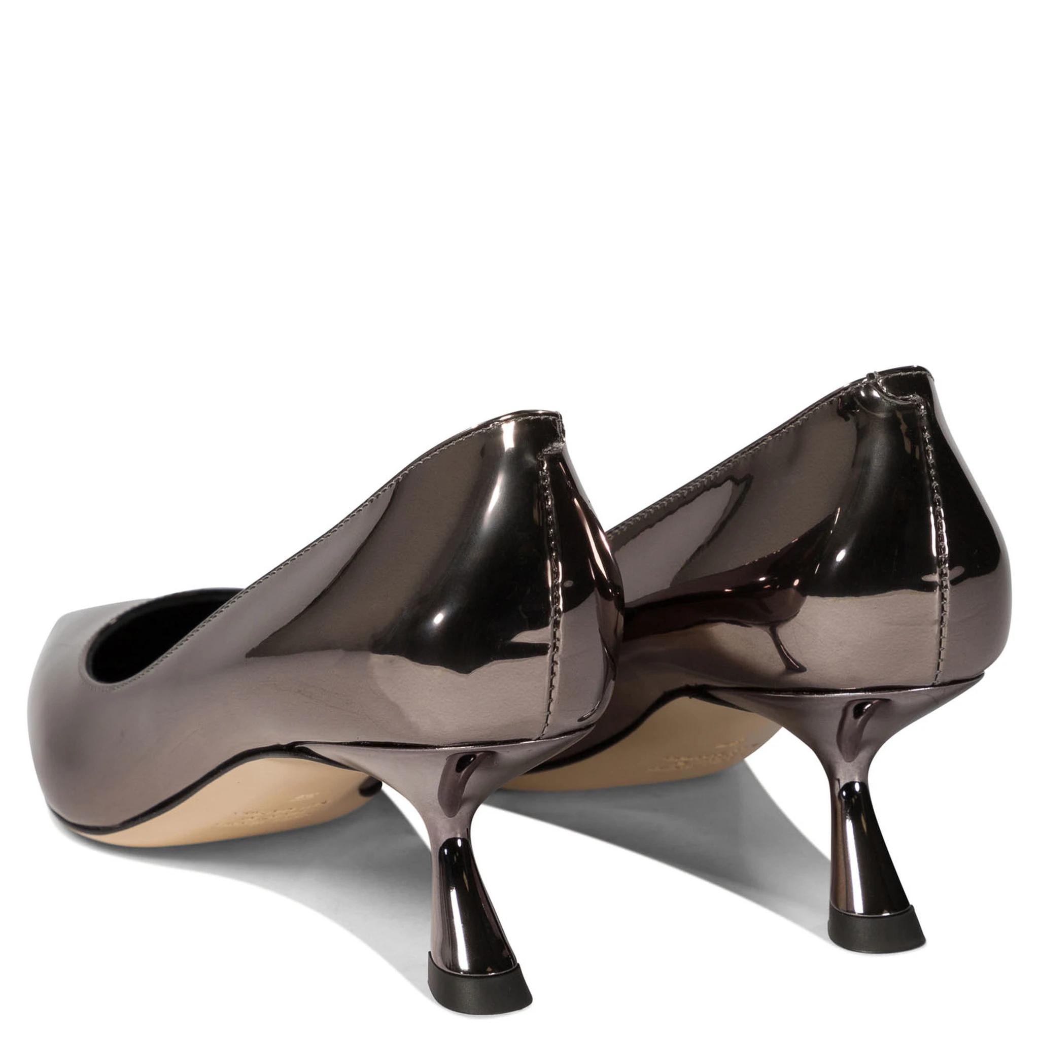 Pumps in mirror effect leather