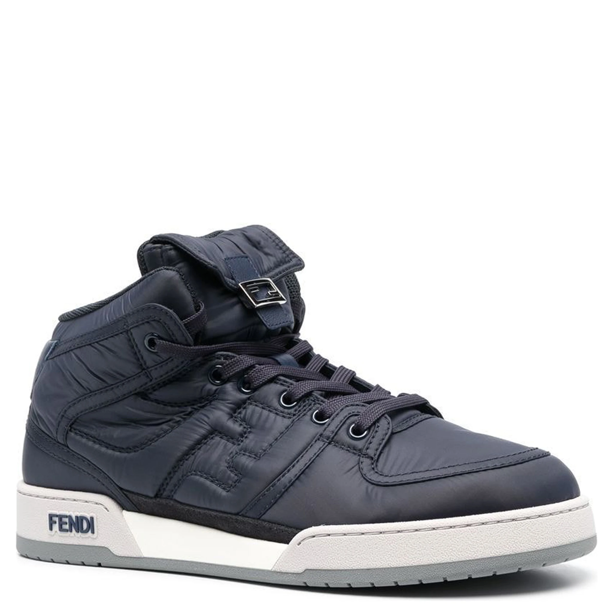 أحذية رياضية وأحذية سهلة الارتداء