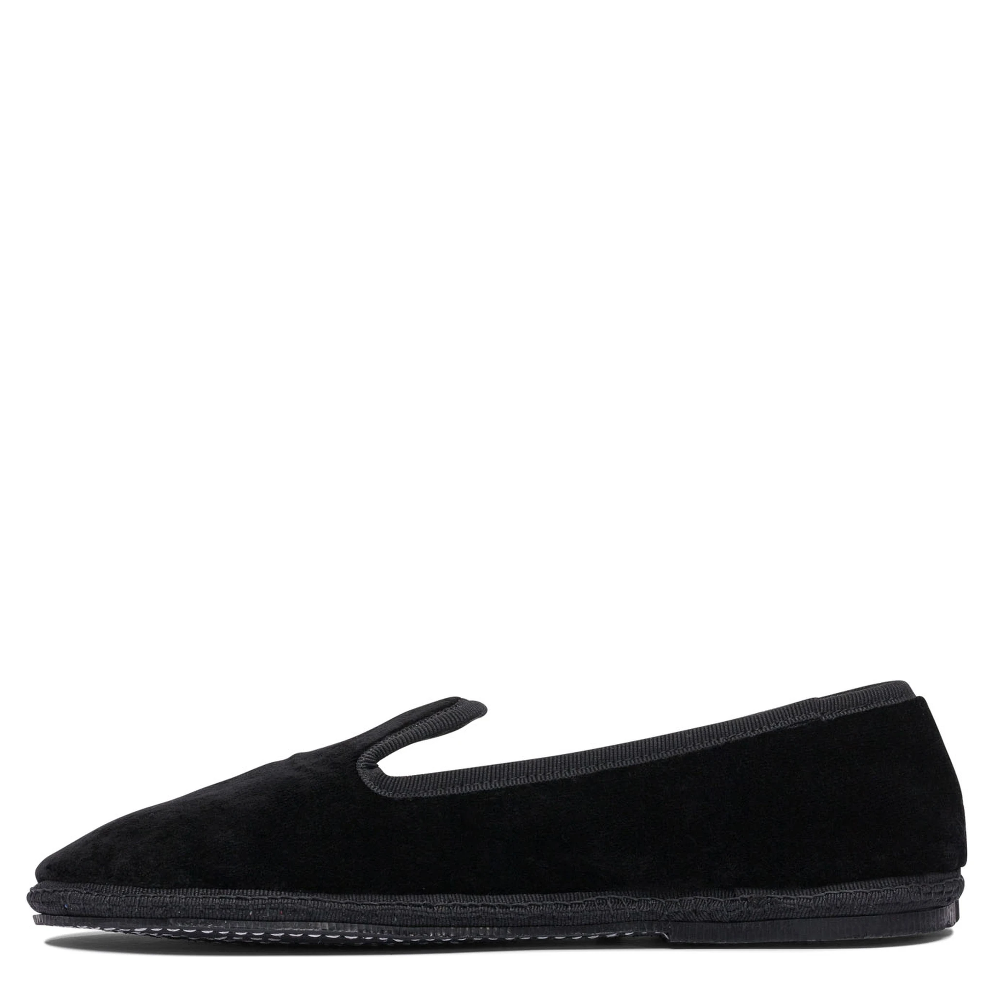 أحذية بدون كعب ونعال