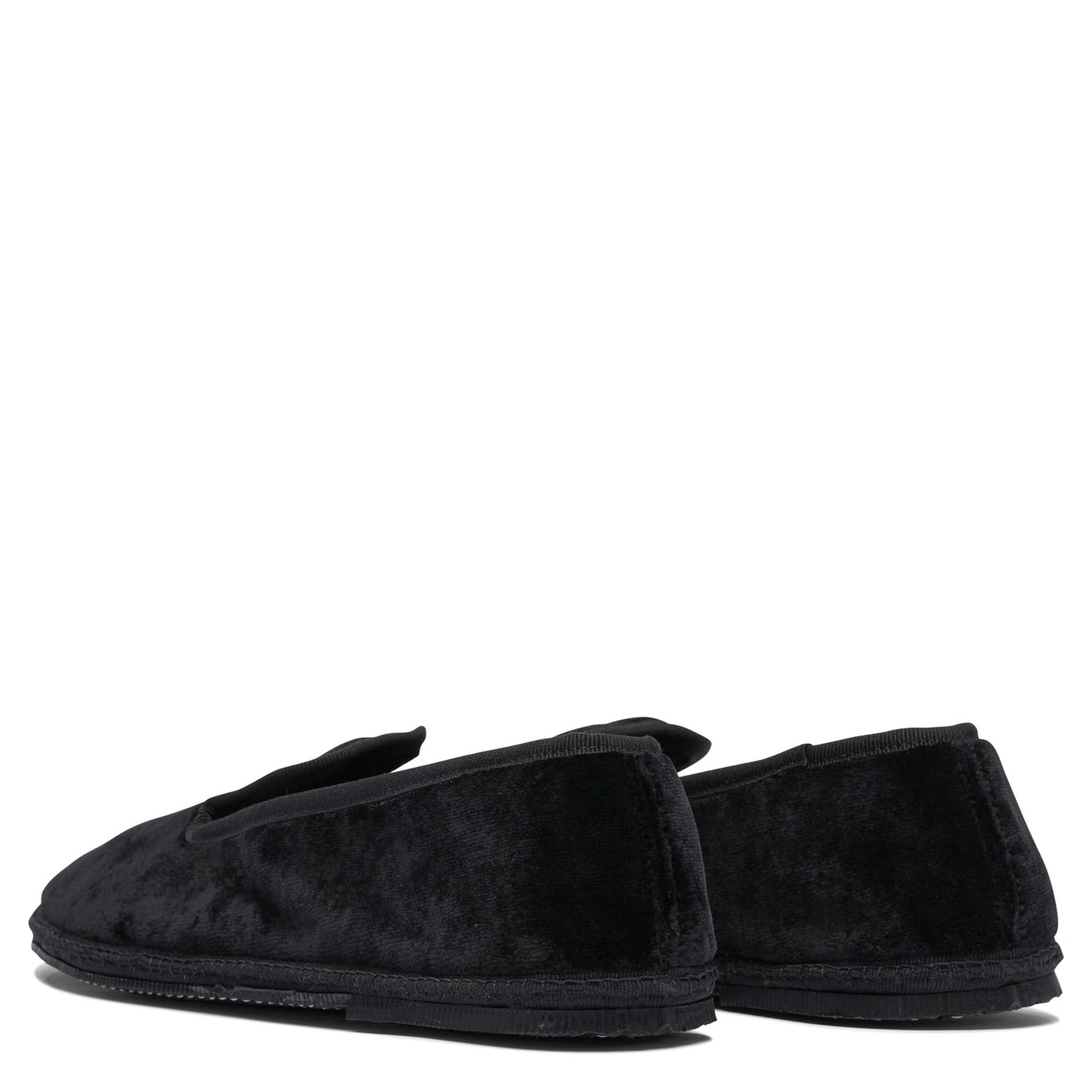 أحذية بدون كعب ونعال