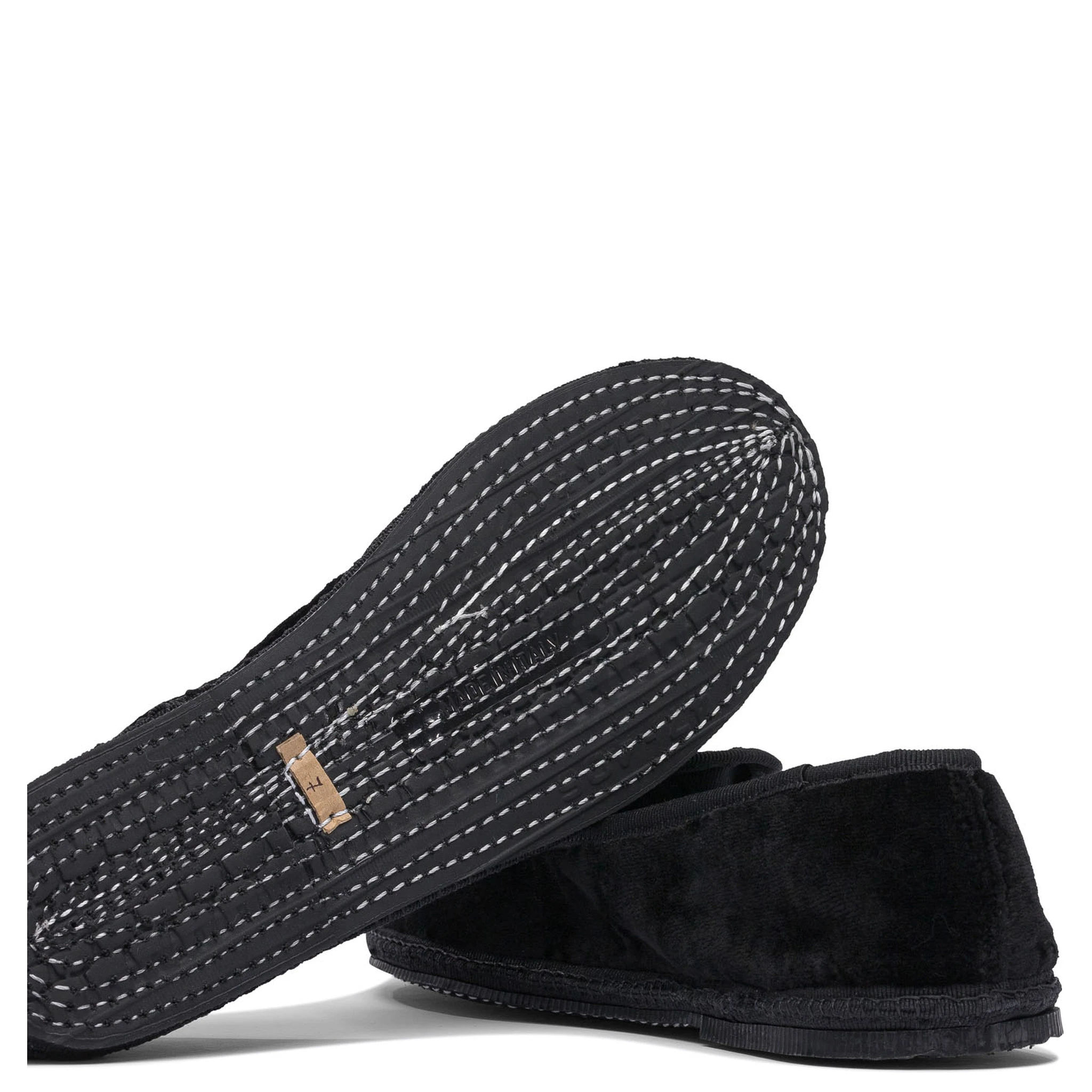 أحذية بدون كعب ونعال