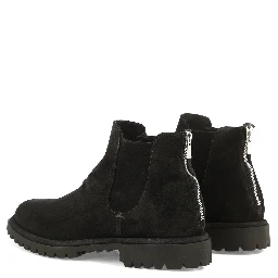 "Spectacular" ankle boots