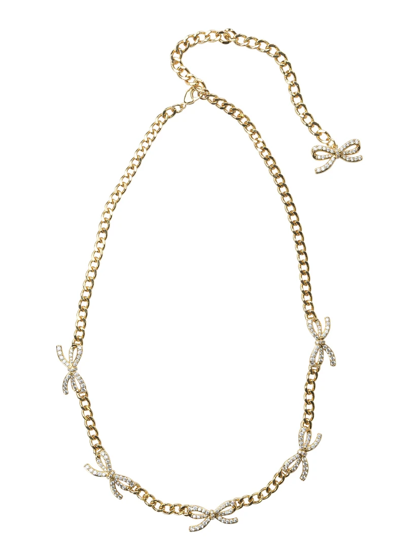 قلادة مزينة بفيونكات مرصعة بالكريستال