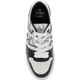 حذاء رياضي أبيض وأسود منخفض الرقبة بتفاصيل FF من الجلد للرجال