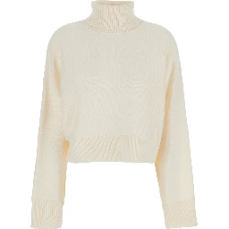 كنزة صوفية قصيرة بيضاء بياقة عالية وشعار على الظهر، للنساء