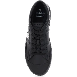 حذاء رياضي أسود منخفض الرقبة من الجلد "دومينو" بشعار معدني على الجانب، للرجال