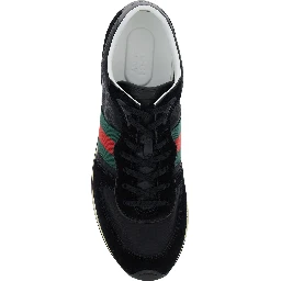 حذاء رياضي أسود منخفض الرقبة بتفاصيل شبكية جانبية من القماش للنساء