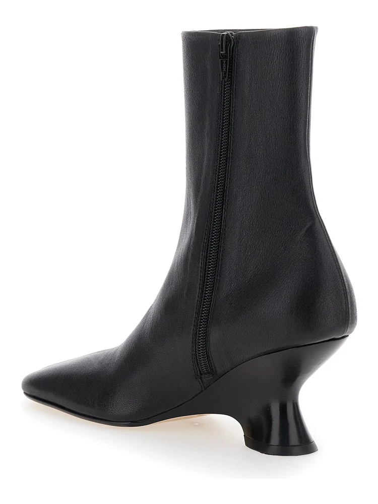 Black Ankle Boots with Rounded Toe in Leather Woman alternative