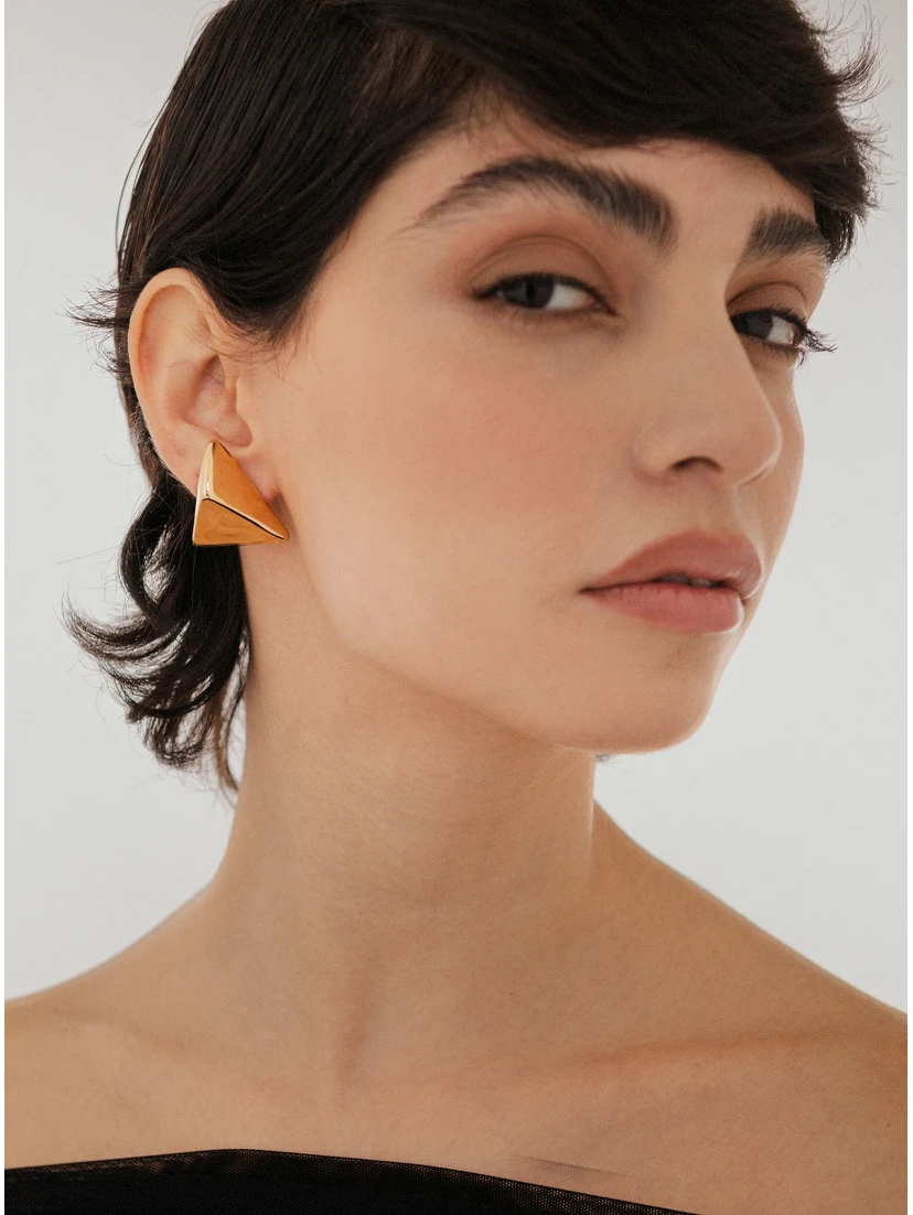 Virtual Metallic Small Earings with Butterfly Clasp Closure and Triangular Shape  in Silver Plated Bronze Woman