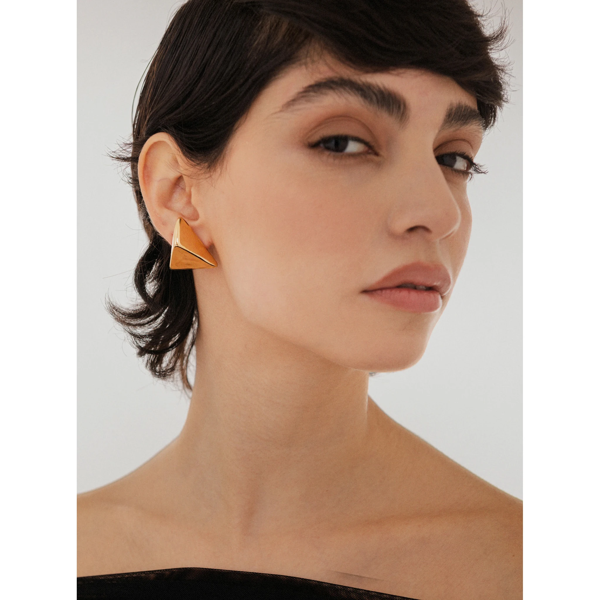 Virtual Metallic Small Earings with Butterfly Clasp Closure and Triangular Shape  in Silver Plated Bronze Woman