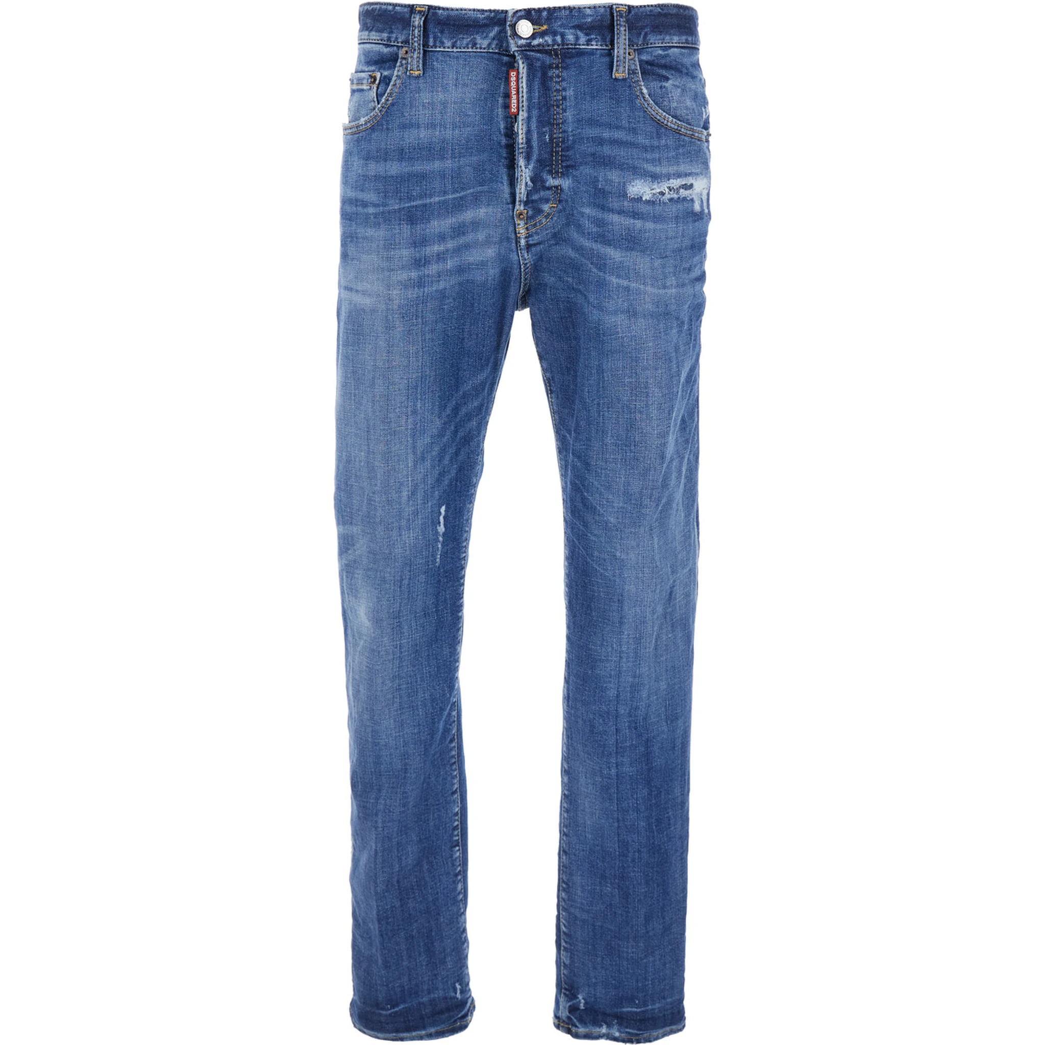 بنطال جينز أزرق بتفاصيل ممزقة وشعار على الجزء الخلفي، مصنوع من قماش الدنيم الرجالي.