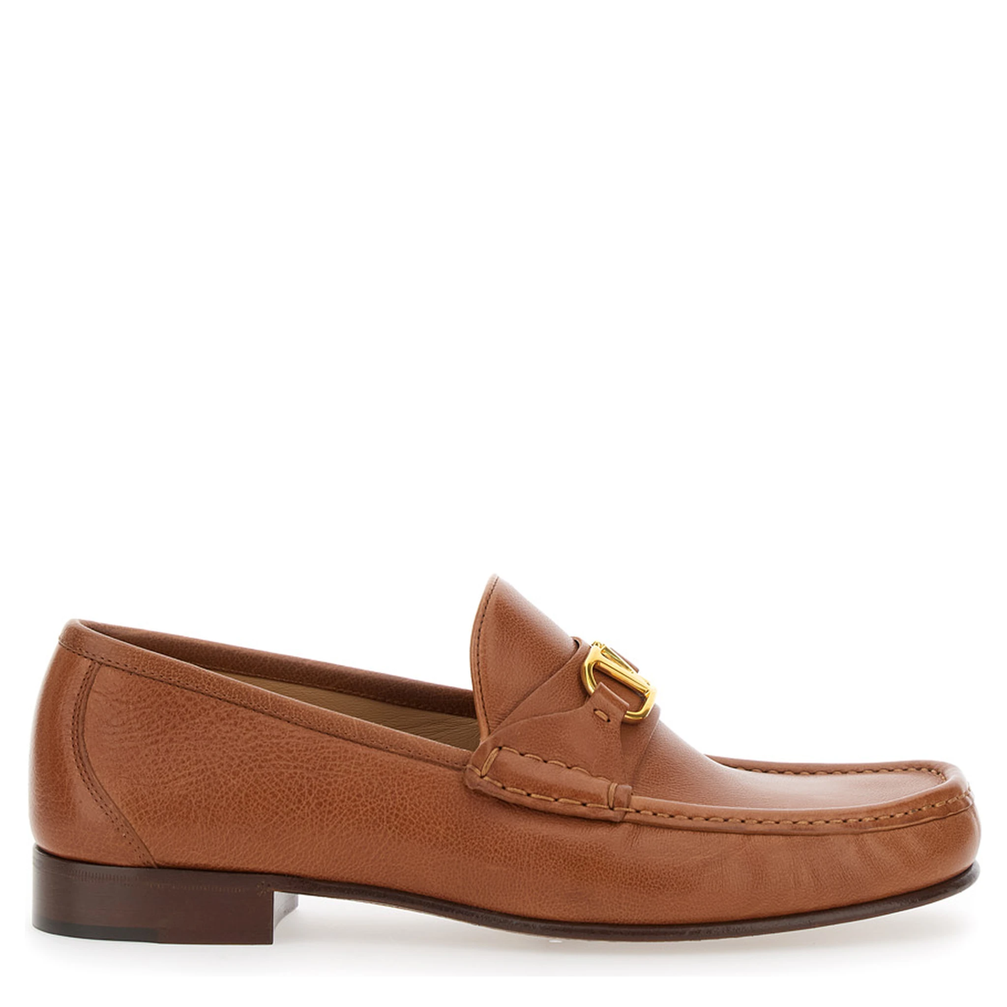 حذاء لوفر بني اللون مزين بشعار VLogo المميز، مصنوع من الجلد، للرجال