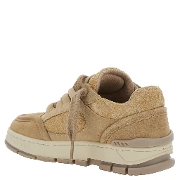 حذاء رياضي نسائي منخفض من Area Lo بيج اللون، مزين بشعار على اللسان ونعل سميك من مزيج الجلد.