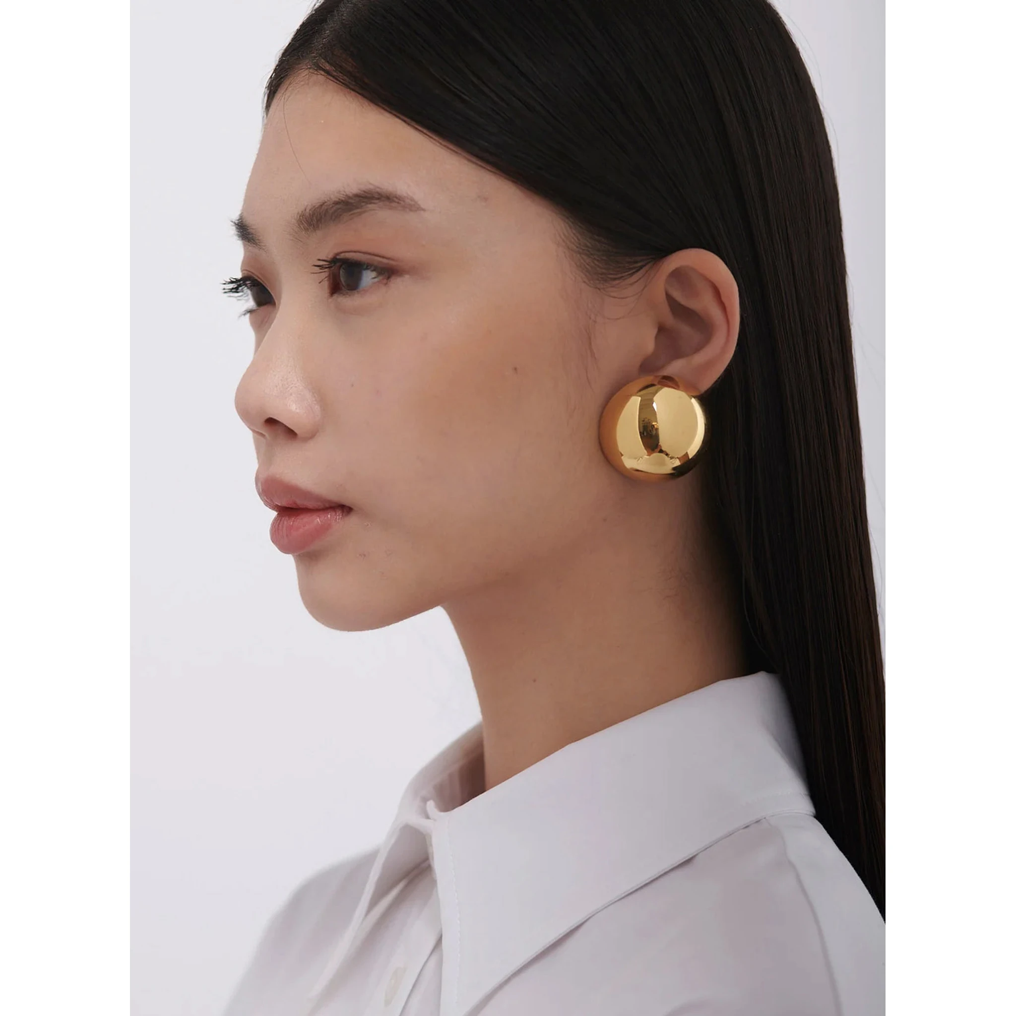 Luna Metallic Earings with Rear Butterfly Clasp Closure and Circular Design in Gold Plated Bronze Woman