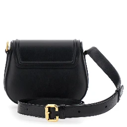 حقيبة كتف سوداء نسائية من الجلد مزينة بشعار حصان، مزودة بحزام كتف قابل للتعديل والإزالة ولوحة شعار في الأمام.