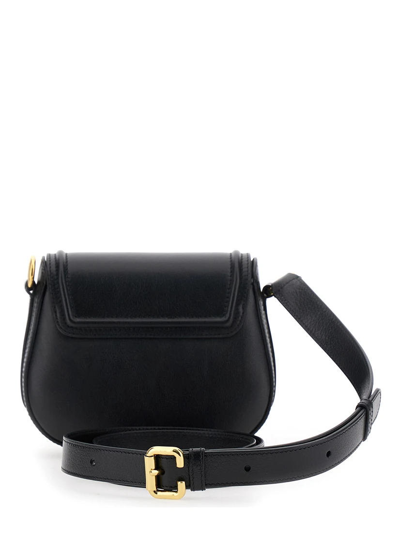 حقيبة كتف سوداء نسائية من الجلد مزينة بشعار حصان، مزودة بحزام كتف قابل للتعديل والإزالة ولوحة شعار في الأمام.