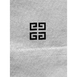 تيشيرت أبيض برقبة دائرية وشعار مطبوع على الجهة الأمامية من القطن الرجالي