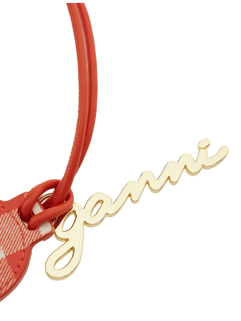 مرآة حمراء على شكل قلب مزينة بشعار مكتوب، مصنوعة من قماش تقني وجلد نسائي