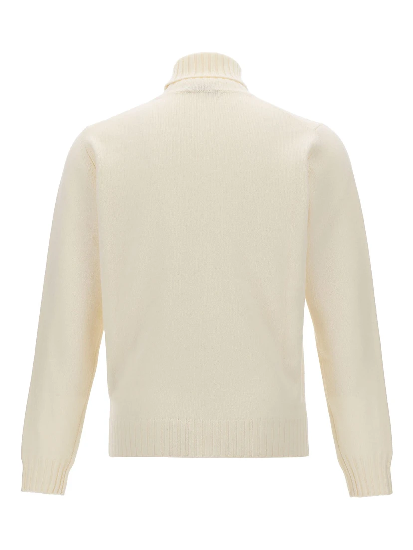 كنزة صوفية بيضاء برقبة عالية وياقة مطوية للرجال