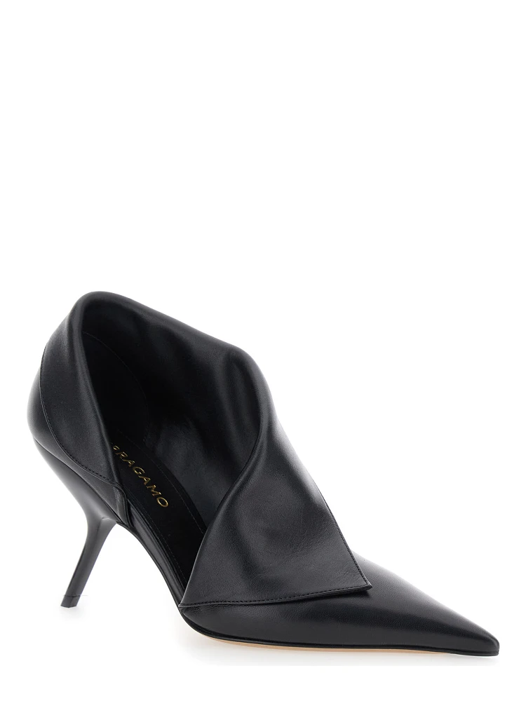 Black Pumps with Pointed Design and Side Opening Detail in Leather Woman