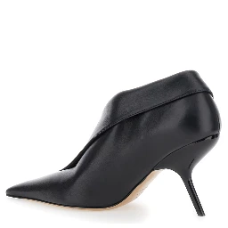Black Pumps with Pointed Design and Side Opening Detail in Leather Woman