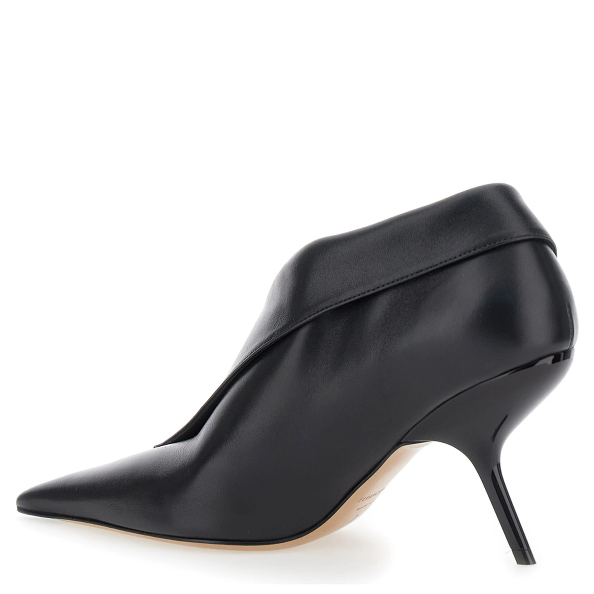 Black Pumps with Pointed Design and Side Opening Detail in Leather Woman