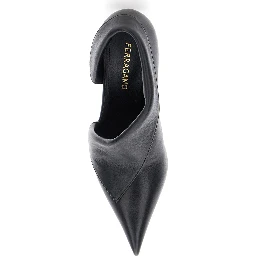Black Pumps with Pointed Design and Side Opening Detail in Leather Woman