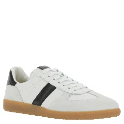 حذاء رياضي أبيض منخفض من آرتشر، مزين بشعار مكتوب على اللسان والكعب، وكعب بلون متباين من الجلد الرجالي.