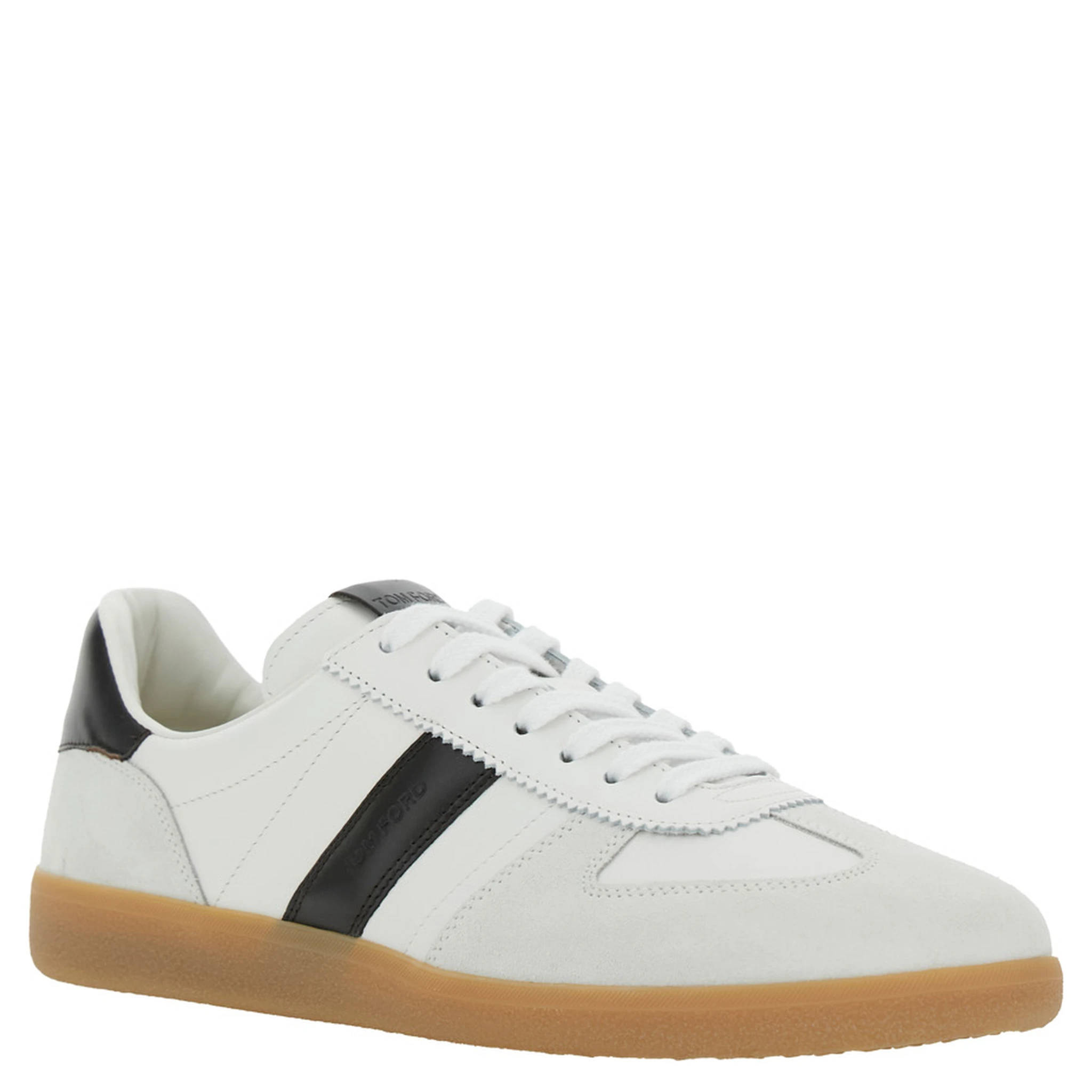 حذاء رياضي أبيض منخفض من آرتشر، مزين بشعار مكتوب على اللسان والكعب، وكعب بلون متباين من الجلد الرجالي.