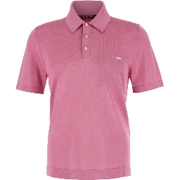 قميص بولو وردي اللون بجيب على الصدر وشعار مطرز في الأمام مصنوع من حرير ناعم للرجال