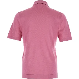 قميص بولو وردي اللون بجيب على الصدر وشعار مطرز في الأمام مصنوع من حرير ناعم للرجال