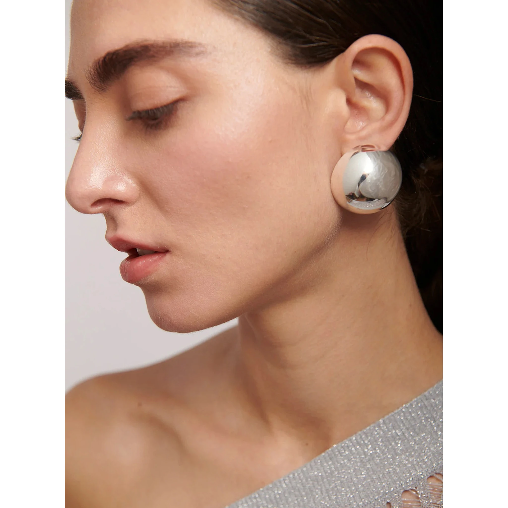 Luna Metallic Earings with Rear Butterfly Clasp Closure and Circular Design in Silver Plated Bronze Woman