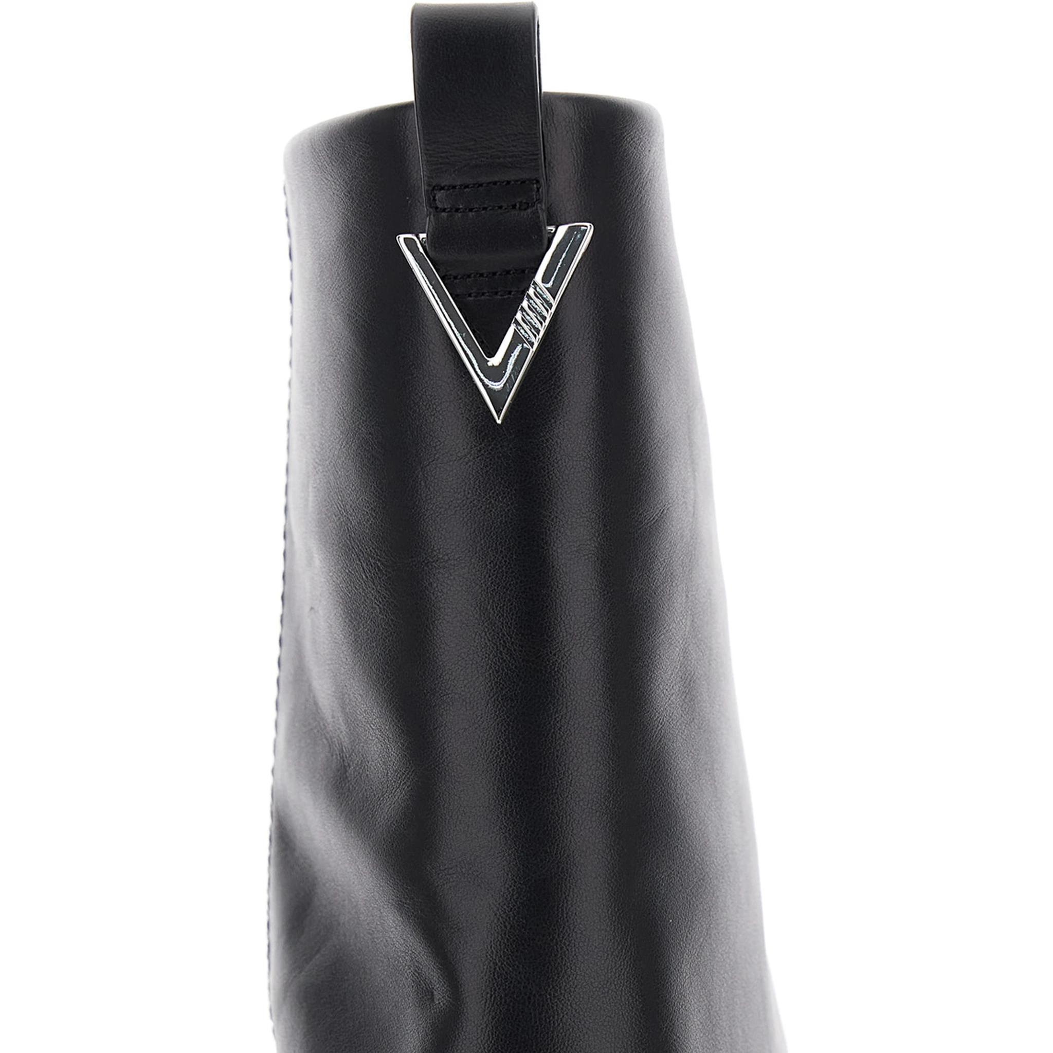 حذاء روبن أسود ذو مقدمة مربعة وشعار في الخلف، مصنوع من الجلد، للنساء