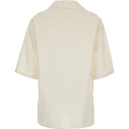 قميص أوسيريد أبيض بياقة على شكل حرف V وشعار مطبوع على الجهة الأمامية، مصنوع من مزيج الكتان والحرير، للنساء