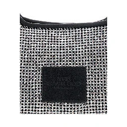 حقيبة يد صغيرة معدنية مزينة بشعار في الخلف ومزينة بالكامل بالكريستال، مصنوعة من قماش تقني نسائي