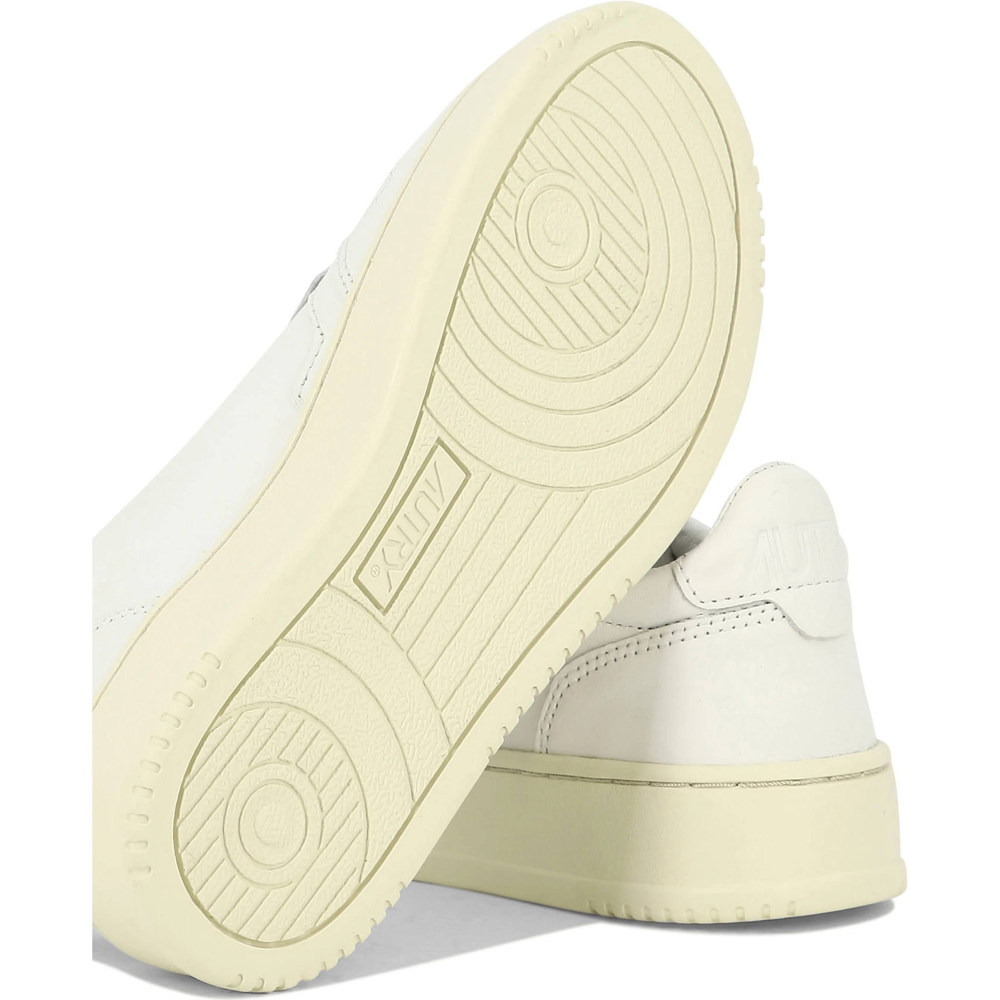 حذاء رياضي "ميداليست لو"