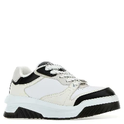 أحذية رياضية