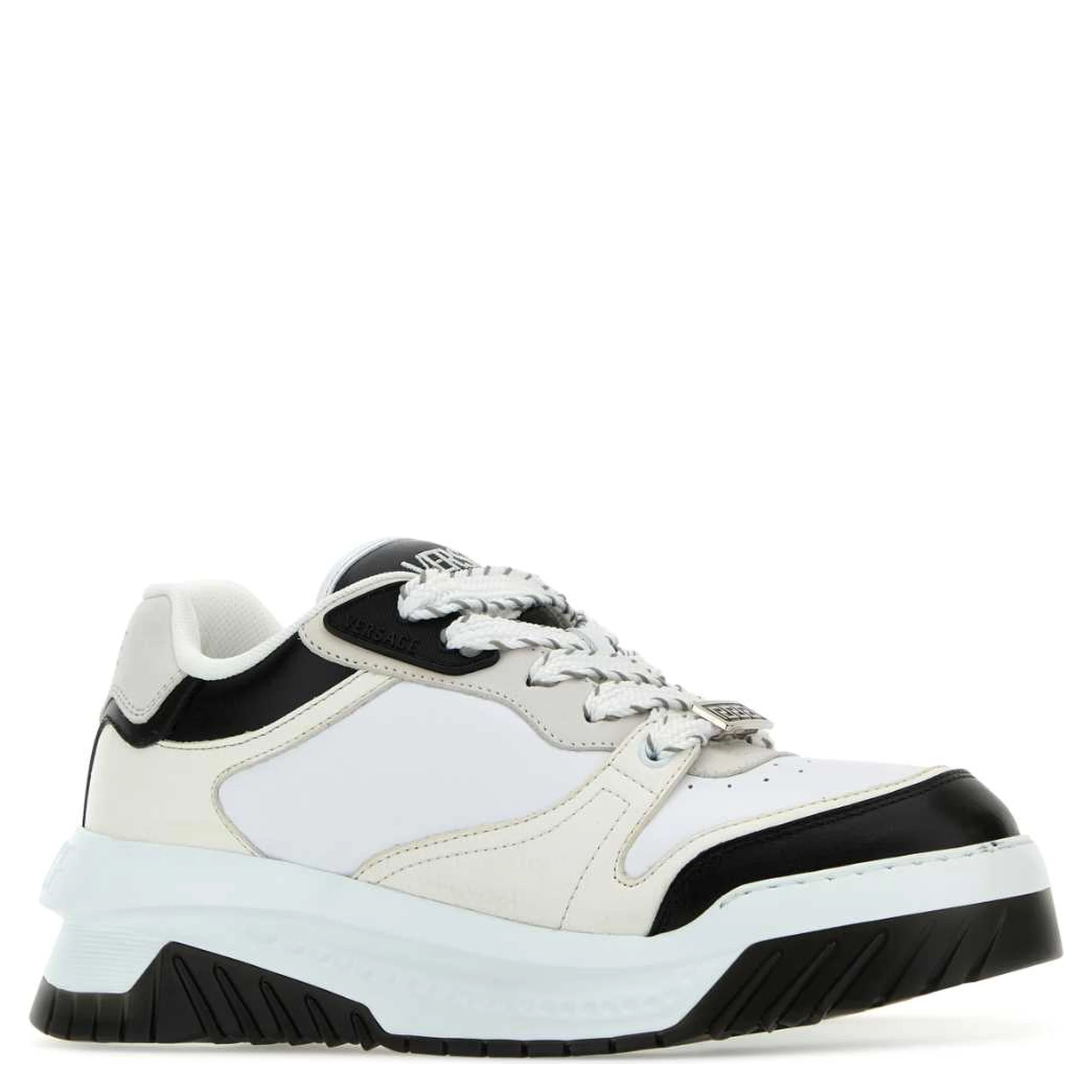 أحذية رياضية