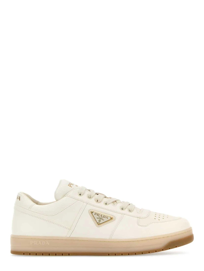 أحذية رياضية