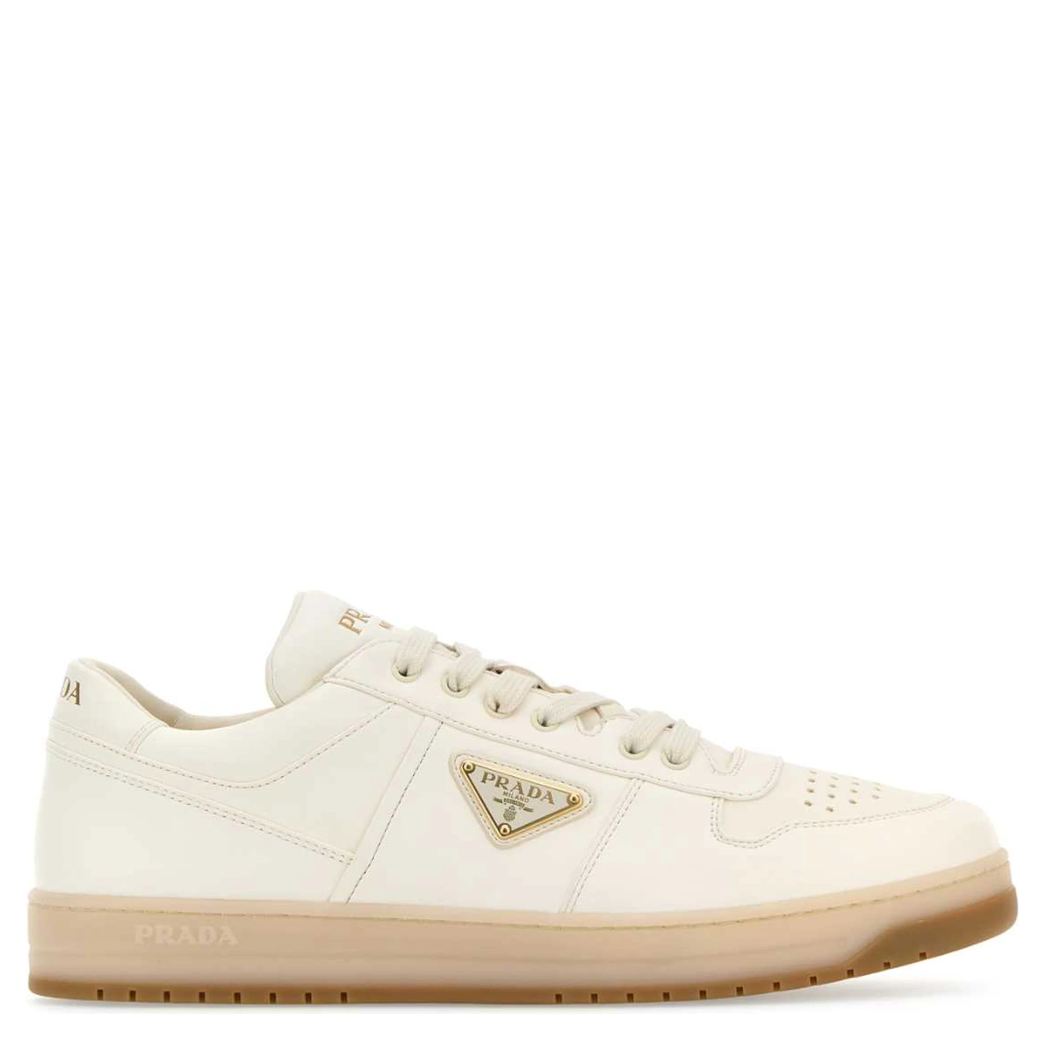 أحذية رياضية