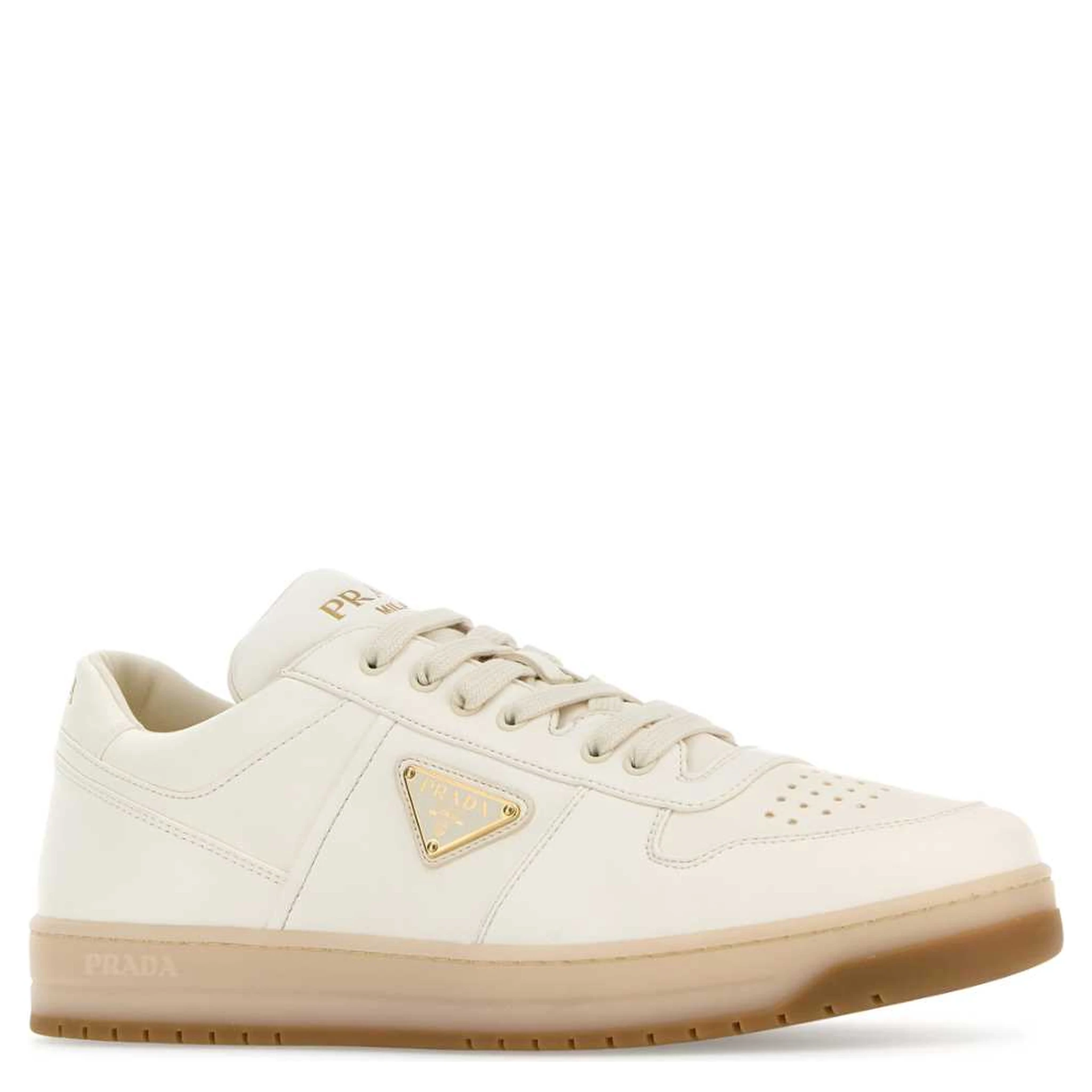 أحذية رياضية