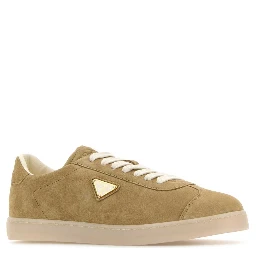 أحذية رياضية