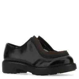 أحذية برباط