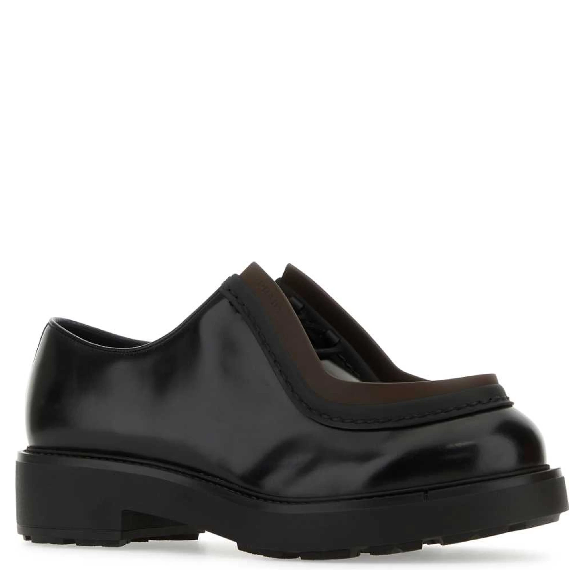 أحذية برباط