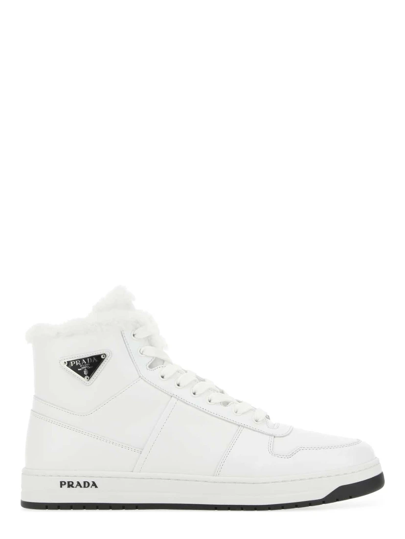 أحذية رياضية